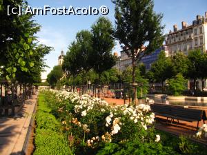 [P05] Place Bellecour, partea necotropita de fanii francezi » foto by Radu Tudoran
 - 
<span class="allrVoted glyphicon glyphicon-heart hidden" id="av763149"></span>
<a class="m-l-10 hidden" id="sv763149" onclick="voting_Foto_DelVot(,763149,9297)" role="button">șterge vot <span class="glyphicon glyphicon-remove"></span></a>
<a id="v9763149" class=" c-red"  onclick="voting_Foto_SetVot(763149)" role="button"><span class="glyphicon glyphicon-heart-empty"></span> <b>LIKE</b> = Votează poza</a> <img class="hidden"  id="f763149W9" src="/imagini/loader.gif" border="0" /><span class="AjErrMes hidden" id="e763149ErM"></span>