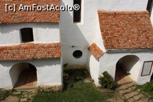 [P12] Viscri, Biserica Evanghelică Fortificată, Cele două Pridvoare de pe fațada sudică, poză făcută de la ultimul nivel al Muzeului Etnografic » foto by mprofeanu
 - 
<span class="allrVoted glyphicon glyphicon-heart hidden" id="av1176289"></span>
<a class="m-l-10 hidden" id="sv1176289" onclick="voting_Foto_DelVot(,1176289,9553)" role="button">șterge vot <span class="glyphicon glyphicon-remove"></span></a>
<a id="v91176289" class=" c-red"  onclick="voting_Foto_SetVot(1176289)" role="button"><span class="glyphicon glyphicon-heart-empty"></span> <b>LIKE</b> = Votează poza</a> <img class="hidden"  id="f1176289W9" src="/imagini/loader.gif" border="0" /><span class="AjErrMes hidden" id="e1176289ErM"></span>