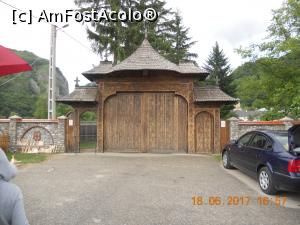 [P01] poarta din lemn de la intrarea pe domeniul mănăstirii » foto by zlatna
 - 
<span class="allrVoted glyphicon glyphicon-heart hidden" id="av880311"></span>
<a class="m-l-10 hidden" id="sv880311" onclick="voting_Foto_DelVot(,880311,9640)" role="button">șterge vot <span class="glyphicon glyphicon-remove"></span></a>
<a id="v9880311" class=" c-red"  onclick="voting_Foto_SetVot(880311)" role="button"><span class="glyphicon glyphicon-heart-empty"></span> <b>LIKE</b> = Votează poza</a> <img class="hidden"  id="f880311W9" src="/imagini/loader.gif" border="0" /><span class="AjErrMes hidden" id="e880311ErM"></span>