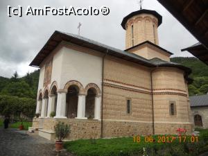 [P04] biserica mănăstirii Polovragi » foto by zlatna
 - 
<span class="allrVoted glyphicon glyphicon-heart hidden" id="av880315"></span>
<a class="m-l-10 hidden" id="sv880315" onclick="voting_Foto_DelVot(,880315,9640)" role="button">șterge vot <span class="glyphicon glyphicon-remove"></span></a>
<a id="v9880315" class=" c-red"  onclick="voting_Foto_SetVot(880315)" role="button"><span class="glyphicon glyphicon-heart-empty"></span> <b>LIKE</b> = Votează poza</a> <img class="hidden"  id="f880315W9" src="/imagini/loader.gif" border="0" /><span class="AjErrMes hidden" id="e880315ErM"></span>