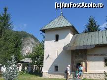 [P12] Biserica Bolniţa. În stânga Piatra Polovragiului » foto by Michi
 - 
<span class="allrVoted glyphicon glyphicon-heart hidden" id="av497076"></span>
<a class="m-l-10 hidden" id="sv497076" onclick="voting_Foto_DelVot(,497076,9640)" role="button">șterge vot <span class="glyphicon glyphicon-remove"></span></a>
<a id="v9497076" class=" c-red"  onclick="voting_Foto_SetVot(497076)" role="button"><span class="glyphicon glyphicon-heart-empty"></span> <b>LIKE</b> = Votează poza</a> <img class="hidden"  id="f497076W9" src="/imagini/loader.gif" border="0" /><span class="AjErrMes hidden" id="e497076ErM"></span>