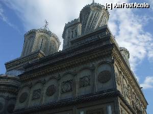 [P05] partea superioară a faţadei şi turnurile mănăstirii Curtea de Argeş » foto by vanda
 - 
<span class="allrVoted glyphicon glyphicon-heart hidden" id="av345908"></span>
<a class="m-l-10 hidden" id="sv345908" onclick="voting_Foto_DelVot(,345908,9642)" role="button">șterge vot <span class="glyphicon glyphicon-remove"></span></a>
<a id="v9345908" class=" c-red"  onclick="voting_Foto_SetVot(345908)" role="button"><span class="glyphicon glyphicon-heart-empty"></span> <b>LIKE</b> = Votează poza</a> <img class="hidden"  id="f345908W9" src="/imagini/loader.gif" border="0" /><span class="AjErrMes hidden" id="e345908ErM"></span>