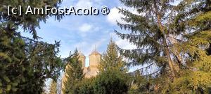 [P29] În mijlocul unui parc apare biserica Mănăstirii Curtea de Argeș. » foto by tata123 🔱
 - 
<span class="allrVoted glyphicon glyphicon-heart hidden" id="av1483092"></span>
<a class="m-l-10 hidden" id="sv1483092" onclick="voting_Foto_DelVot(,1483092,9642)" role="button">șterge vot <span class="glyphicon glyphicon-remove"></span></a>
<a id="v91483092" class=" c-red"  onclick="voting_Foto_SetVot(1483092)" role="button"><span class="glyphicon glyphicon-heart-empty"></span> <b>LIKE</b> = Votează poza</a> <img class="hidden"  id="f1483092W9" src="/imagini/loader.gif" border="0" /><span class="AjErrMes hidden" id="e1483092ErM"></span>