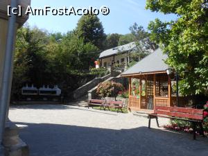 [P33] Mănăstirea Dintr-un lemn - Scara spre bisericuța de lemn. » foto by iulianic
 - 
<span class="allrVoted glyphicon glyphicon-heart hidden" id="av1258299"></span>
<a class="m-l-10 hidden" id="sv1258299" onclick="voting_Foto_DelVot(,1258299,9645)" role="button">șterge vot <span class="glyphicon glyphicon-remove"></span></a>
<a id="v91258299" class=" c-red"  onclick="voting_Foto_SetVot(1258299)" role="button"><span class="glyphicon glyphicon-heart-empty"></span> <b>LIKE</b> = Votează poza</a> <img class="hidden"  id="f1258299W9" src="/imagini/loader.gif" border="0" /><span class="AjErrMes hidden" id="e1258299ErM"></span>