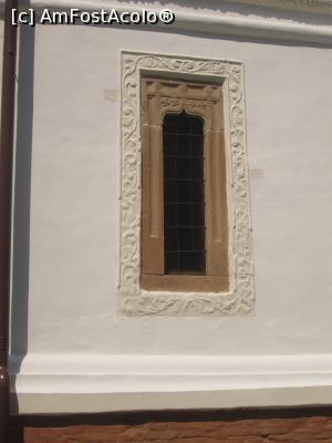 [P30] Manastirea Surpatele- Ferestre inguste cu ancadramentul vechi din piatra.  » foto by Floria
 - 
<span class="allrVoted glyphicon glyphicon-heart hidden" id="av846424"></span>
<a class="m-l-10 hidden" id="sv846424" onclick="voting_Foto_DelVot(,846424,9645)" role="button">șterge vot <span class="glyphicon glyphicon-remove"></span></a>
<a id="v9846424" class=" c-red"  onclick="voting_Foto_SetVot(846424)" role="button"><span class="glyphicon glyphicon-heart-empty"></span> <b>LIKE</b> = Votează poza</a> <img class="hidden"  id="f846424W9" src="/imagini/loader.gif" border="0" /><span class="AjErrMes hidden" id="e846424ErM"></span>