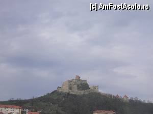 P17 [APR-2013] Cetatea Rupea veghează și astăzi de pe înălțimi. 
