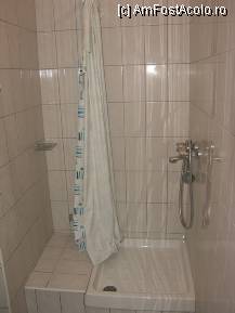 [P02] Cabina de dus din poza trimisa de agentie » foto by CristinaAMK
 - 
<span class="allrVoted glyphicon glyphicon-heart hidden" id="av235766"></span>
<a class="m-l-10 hidden" id="sv235766" onclick="voting_Foto_DelVot(,235766,9677)" role="button">șterge vot <span class="glyphicon glyphicon-remove"></span></a>
<a id="v9235766" class=" c-red"  onclick="voting_Foto_SetVot(235766)" role="button"><span class="glyphicon glyphicon-heart-empty"></span> <b>LIKE</b> = Votează poza</a> <img class="hidden"  id="f235766W9" src="/imagini/loader.gif" border="0" /><span class="AjErrMes hidden" id="e235766ErM"></span>