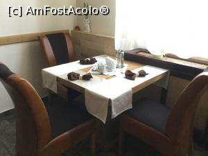 [P12] Restaurant Flamingo, Sighetu Marmatiei - O masa care avusese norocul sa fie curatata, sau poate ca nu a stat nimeni aici » foto by mishu
 - 
<span class="allrVoted glyphicon glyphicon-heart hidden" id="av906923"></span>
<a class="m-l-10 hidden" id="sv906923" onclick="voting_Foto_DelVot(,906923,9803)" role="button">șterge vot <span class="glyphicon glyphicon-remove"></span></a>
<a id="v9906923" class=" c-red"  onclick="voting_Foto_SetVot(906923)" role="button"><span class="glyphicon glyphicon-heart-empty"></span> <b>LIKE</b> = Votează poza</a> <img class="hidden"  id="f906923W9" src="/imagini/loader.gif" border="0" /><span class="AjErrMes hidden" id="e906923ErM"></span>