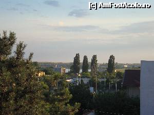 [P07] Priveliște din balconul camerei noastre; în depărtare se vede lacul Techirghiol.  » foto by Floryn81
 - 
<span class="allrVoted glyphicon glyphicon-heart hidden" id="av343736"></span>
<a class="m-l-10 hidden" id="sv343736" onclick="voting_Foto_DelVot(,343736,10049)" role="button">șterge vot <span class="glyphicon glyphicon-remove"></span></a>
<a id="v9343736" class=" c-red"  onclick="voting_Foto_SetVot(343736)" role="button"><span class="glyphicon glyphicon-heart-empty"></span> <b>LIKE</b> = Votează poza</a> <img class="hidden"  id="f343736W9" src="/imagini/loader.gif" border="0" /><span class="AjErrMes hidden" id="e343736ErM"></span>