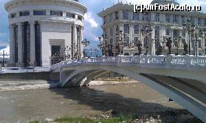 [P10] Podul Civilizațiilor de pe râul Vardar. Piața centrală a orașului Skopje, Macedonia (FYROM).  » foto by traian.leuca †
 - 
<span class="allrVoted glyphicon glyphicon-heart hidden" id="av620763"></span>
<a class="m-l-10 hidden" id="sv620763" onclick="voting_Foto_DelVot(,620763,10053)" role="button">șterge vot <span class="glyphicon glyphicon-remove"></span></a>
<a id="v9620763" class=" c-red"  onclick="voting_Foto_SetVot(620763)" role="button"><span class="glyphicon glyphicon-heart-empty"></span> <b>LIKE</b> = Votează poza</a> <img class="hidden"  id="f620763W9" src="/imagini/loader.gif" border="0" /><span class="AjErrMes hidden" id="e620763ErM"></span>