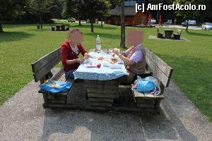 [P20] picnic la lacul Hallstatt » foto by cristi_an3000
 - 
<span class="allrVoted glyphicon glyphicon-heart hidden" id="av363413"></span>
<a class="m-l-10 hidden" id="sv363413" onclick="voting_Foto_DelVot(,363413,10061)" role="button">șterge vot <span class="glyphicon glyphicon-remove"></span></a>
<a id="v9363413" class=" c-red"  onclick="voting_Foto_SetVot(363413)" role="button"><span class="glyphicon glyphicon-heart-empty"></span> <b>LIKE</b> = Votează poza</a> <img class="hidden"  id="f363413W9" src="/imagini/loader.gif" border="0" /><span class="AjErrMes hidden" id="e363413ErM"></span>