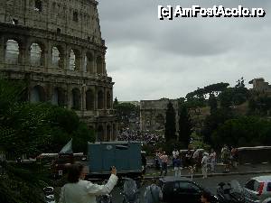 [P30] Roma - Colosseum si Arcul de Triumf.  » foto by iulianic
 - 
<span class="allrVoted glyphicon glyphicon-heart hidden" id="av394871"></span>
<a class="m-l-10 hidden" id="sv394871" onclick="voting_Foto_DelVot(,394871,10103)" role="button">șterge vot <span class="glyphicon glyphicon-remove"></span></a>
<a id="v9394871" class=" c-red"  onclick="voting_Foto_SetVot(394871)" role="button"><span class="glyphicon glyphicon-heart-empty"></span> <b>LIKE</b> = Votează poza</a> <img class="hidden"  id="f394871W9" src="/imagini/loader.gif" border="0" /><span class="AjErrMes hidden" id="e394871ErM"></span>