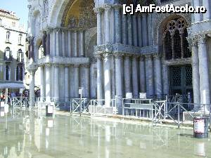 [P07] Venetia - Piazza San Marco si intrarea in Basilica San Marco inundate.  » foto by iulianic
 - 
<span class="allrVoted glyphicon glyphicon-heart hidden" id="av394848"></span>
<a class="m-l-10 hidden" id="sv394848" onclick="voting_Foto_DelVot(,394848,10103)" role="button">șterge vot <span class="glyphicon glyphicon-remove"></span></a>
<a id="v9394848" class=" c-red"  onclick="voting_Foto_SetVot(394848)" role="button"><span class="glyphicon glyphicon-heart-empty"></span> <b>LIKE</b> = Votează poza</a> <img class="hidden"  id="f394848W9" src="/imagini/loader.gif" border="0" /><span class="AjErrMes hidden" id="e394848ErM"></span>