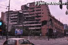 [P05] Belgrad - cladire distrusa in timpul bombardamentelor americane din perioada razboiului din fosta Iugoslavie. Cladirea este lasata intentionat in aceasta stare pentru a aminti de ororile razboiului; nu intamplator este chiar vis-a-vis de Ambasada SUA...  » foto by oanaboteanu
 - 
<span class="allrVoted glyphicon glyphicon-heart hidden" id="av390914"></span>
<a class="m-l-10 hidden" id="sv390914" onclick="voting_Foto_DelVot(,390914,10103)" role="button">șterge vot <span class="glyphicon glyphicon-remove"></span></a>
<a id="v9390914" class=" c-red"  onclick="voting_Foto_SetVot(390914)" role="button"><span class="glyphicon glyphicon-heart-empty"></span> <b>LIKE</b> = Votează poza</a> <img class="hidden"  id="f390914W9" src="/imagini/loader.gif" border="0" /><span class="AjErrMes hidden" id="e390914ErM"></span>