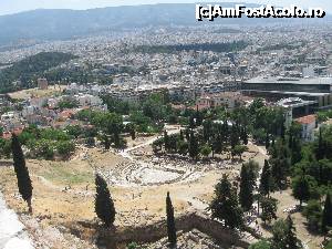 [P07] 7. Parte a orașului Atena văzut de pe Acropole. În centrul imaginii se vede Teatrul lui Dionysos, iar în depărtare, pe partea stângă, Templul lui Zeus.  » foto by doinafil
 - 
<span class="allrVoted glyphicon glyphicon-heart hidden" id="av704688"></span>
<a class="m-l-10 hidden" id="sv704688" onclick="voting_Foto_DelVot(,704688,10140)" role="button">șterge vot <span class="glyphicon glyphicon-remove"></span></a>
<a id="v9704688" class=" c-red"  onclick="voting_Foto_SetVot(704688)" role="button"><span class="glyphicon glyphicon-heart-empty"></span> <b>LIKE</b> = Votează poza</a> <img class="hidden"  id="f704688W9" src="/imagini/loader.gif" border="0" /><span class="AjErrMes hidden" id="e704688ErM"></span>