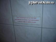 [P09] Mesaj usor amuzant. Cu alte cuvinte, romanii aveau voie sa arunce hartia igienica in wc, pe cand ceillati, nu. Parerea mea este ca vreun fost angajat roman al hotelului si-a batut joc de patron. :) » foto by Catalin S.
 - 
<span class="allrVoted glyphicon glyphicon-heart hidden" id="av252956"></span>
<a class="m-l-10 hidden" id="sv252956" onclick="voting_Foto_DelVot(,252956,10141)" role="button">șterge vot <span class="glyphicon glyphicon-remove"></span></a>
<a id="v9252956" class=" c-red"  onclick="voting_Foto_SetVot(252956)" role="button"><span class="glyphicon glyphicon-heart-empty"></span> <b>LIKE</b> = Votează poza</a> <img class="hidden"  id="f252956W9" src="/imagini/loader.gif" border="0" /><span class="AjErrMes hidden" id="e252956ErM"></span>