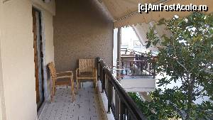 [P13] Pe balcon la hotel Manolas.  » foto by goguta99
 - 
<span class="allrVoted glyphicon glyphicon-heart hidden" id="av642822"></span>
<a class="m-l-10 hidden" id="sv642822" onclick="voting_Foto_DelVot(,642822,10169)" role="button">șterge vot <span class="glyphicon glyphicon-remove"></span></a>
<a id="v9642822" class=" c-red"  onclick="voting_Foto_SetVot(642822)" role="button"><span class="glyphicon glyphicon-heart-empty"></span> <b>LIKE</b> = Votează poza</a> <img class="hidden"  id="f642822W9" src="/imagini/loader.gif" border="0" /><span class="AjErrMes hidden" id="e642822ErM"></span>