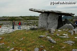 [P23] Tour-iști la Poulnabrone Dolmen » foto by ariciu
 - 
<span class="allrVoted glyphicon glyphicon-heart hidden" id="av511339"></span>
<a class="m-l-10 hidden" id="sv511339" onclick="voting_Foto_DelVot(,511339,10242)" role="button">șterge vot <span class="glyphicon glyphicon-remove"></span></a>
<a id="v9511339" class=" c-red"  onclick="voting_Foto_SetVot(511339)" role="button"><span class="glyphicon glyphicon-heart-empty"></span> <b>LIKE</b> = Votează poza</a> <img class="hidden"  id="f511339W9" src="/imagini/loader.gif" border="0" /><span class="AjErrMes hidden" id="e511339ErM"></span>