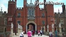[P06] Intrarea principala la Hampton Court. Vedeti filmul 'A man of all Seasons' (1966). » foto by TraianS
 - 
<span class="allrVoted glyphicon glyphicon-heart hidden" id="av263832"></span>
<a class="m-l-10 hidden" id="sv263832" onclick="voting_Foto_DelVot(,263832,10282)" role="button">șterge vot <span class="glyphicon glyphicon-remove"></span></a>
<a id="v9263832" class=" c-red"  onclick="voting_Foto_SetVot(263832)" role="button"><span class="glyphicon glyphicon-heart-empty"></span> <b>LIKE</b> = Votează poza</a> <img class="hidden"  id="f263832W9" src="/imagini/loader.gif" border="0" /><span class="AjErrMes hidden" id="e263832ErM"></span>