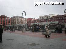 [P11] Bancile special amenajate in Plaza Mayor pentru autoritati. Se vand, totusi, si bilete pentru amatorii de a vedea Procesiunea Generala dintr-o pozitie privilegiata. » foto by alinaro
 - 
<span class="allrVoted glyphicon glyphicon-heart hidden" id="av309076"></span>
<a class="m-l-10 hidden" id="sv309076" onclick="voting_Foto_DelVot(,309076,10397)" role="button">șterge vot <span class="glyphicon glyphicon-remove"></span></a>
<a id="v9309076" class=" c-red"  onclick="voting_Foto_SetVot(309076)" role="button"><span class="glyphicon glyphicon-heart-empty"></span> <b>LIKE</b> = Votează poza</a> <img class="hidden"  id="f309076W9" src="/imagini/loader.gif" border="0" /><span class="AjErrMes hidden" id="e309076ErM"></span>