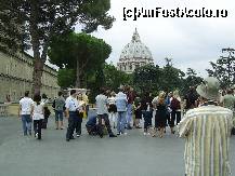 [P13] Vatican - Aşteptarea la rând pentru intrarea în muzeu.  » foto by iulianic
 - 
<span class="allrVoted glyphicon glyphicon-heart hidden" id="av405569"></span>
<a class="m-l-10 hidden" id="sv405569" onclick="voting_Foto_DelVot(,405569,10398)" role="button">șterge vot <span class="glyphicon glyphicon-remove"></span></a>
<a id="v9405569" class=" c-red"  onclick="voting_Foto_SetVot(405569)" role="button"><span class="glyphicon glyphicon-heart-empty"></span> <b>LIKE</b> = Votează poza</a> <img class="hidden"  id="f405569W9" src="/imagini/loader.gif" border="0" /><span class="AjErrMes hidden" id="e405569ErM"></span>