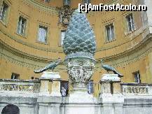 [P18] Vatican - Renumitul con de bronz care a înfrumuseţat cândva băile împăratului Agrippa, flancat de doi păuni.  » foto by iulianic
 - 
<span class="allrVoted glyphicon glyphicon-heart hidden" id="av405574"></span>
<a class="m-l-10 hidden" id="sv405574" onclick="voting_Foto_DelVot(,405574,10398)" role="button">șterge vot <span class="glyphicon glyphicon-remove"></span></a>
<a id="v9405574" class=" c-red"  onclick="voting_Foto_SetVot(405574)" role="button"><span class="glyphicon glyphicon-heart-empty"></span> <b>LIKE</b> = Votează poza</a> <img class="hidden"  id="f405574W9" src="/imagini/loader.gif" border="0" /><span class="AjErrMes hidden" id="e405574ErM"></span>