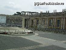 [P03] Vatican - Colonade şi statui ornamentale în Piazza San Pietro.  » foto by iulianic
 - 
<span class="allrVoted glyphicon glyphicon-heart hidden" id="av405559"></span>
<a class="m-l-10 hidden" id="sv405559" onclick="voting_Foto_DelVot(,405559,10398)" role="button">șterge vot <span class="glyphicon glyphicon-remove"></span></a>
<a id="v9405559" class=" c-red"  onclick="voting_Foto_SetVot(405559)" role="button"><span class="glyphicon glyphicon-heart-empty"></span> <b>LIKE</b> = Votează poza</a> <img class="hidden"  id="f405559W9" src="/imagini/loader.gif" border="0" /><span class="AjErrMes hidden" id="e405559ErM"></span>