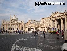 [P02] Vatican,Bazilica San Pietro, colonada dreaptă a pieței și o parte din palatul Apostolic » foto by mariana.olaru
 - 
<span class="allrVoted glyphicon glyphicon-heart hidden" id="av274631"></span>
<a class="m-l-10 hidden" id="sv274631" onclick="voting_Foto_DelVot(,274631,10398)" role="button">șterge vot <span class="glyphicon glyphicon-remove"></span></a>
<a id="v9274631" class=" c-red"  onclick="voting_Foto_SetVot(274631)" role="button"><span class="glyphicon glyphicon-heart-empty"></span> <b>LIKE</b> = Votează poza</a> <img class="hidden"  id="f274631W9" src="/imagini/loader.gif" border="0" /><span class="AjErrMes hidden" id="e274631ErM"></span>