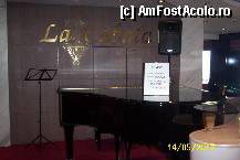 [P193] Piano Bar La Cabala » foto by Alina53
 - 
<span class="allrVoted glyphicon glyphicon-heart hidden" id="av322462"></span>
<a class="m-l-10 hidden" id="sv322462" onclick="voting_Foto_DelVot(,322462,10493)" role="button">șterge vot <span class="glyphicon glyphicon-remove"></span></a>
<a id="v9322462" class=" c-red"  onclick="voting_Foto_SetVot(322462)" role="button"><span class="glyphicon glyphicon-heart-empty"></span> <b>LIKE</b> = Votează poza</a> <img class="hidden"  id="f322462W9" src="/imagini/loader.gif" border="0" /><span class="AjErrMes hidden" id="e322462ErM"></span>