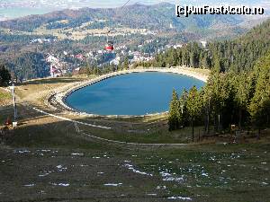 [P21] Lacul din Poiana Ruia, văzut de pe părtia Subteleferic (în drumul de la schit către cabana Postăvavaru)  » foto by Claudiu U.
 - 
<span class="allrVoted glyphicon glyphicon-heart hidden" id="av587361"></span>
<a class="m-l-10 hidden" id="sv587361" onclick="voting_Foto_DelVot(,587361,10560)" role="button">șterge vot <span class="glyphicon glyphicon-remove"></span></a>
<a id="v9587361" class=" c-red"  onclick="voting_Foto_SetVot(587361)" role="button"><span class="glyphicon glyphicon-heart-empty"></span> <b>LIKE</b> = Votează poza</a> <img class="hidden"  id="f587361W9" src="/imagini/loader.gif" border="0" /><span class="AjErrMes hidden" id="e587361ErM"></span>