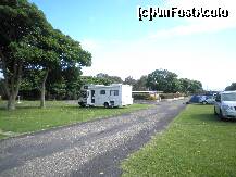 P07 [JAN-2011] campingul de la Kiama,masinile sunt asezate in functie de locul pe care il primesti de la receptia campingului