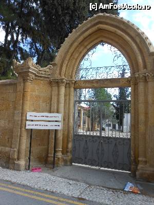 [P34] Nicosia de nord - Intrarea incuiata de la Biserica Armeneasca din cartierul Arabahmet.  » foto by iulianic
 - 
<span class="allrVoted glyphicon glyphicon-heart hidden" id="av389653"></span>
<a class="m-l-10 hidden" id="sv389653" onclick="voting_Foto_DelVot(,389653,10592)" role="button">șterge vot <span class="glyphicon glyphicon-remove"></span></a>
<a id="v9389653" class=" c-red"  onclick="voting_Foto_SetVot(389653)" role="button"><span class="glyphicon glyphicon-heart-empty"></span> <b>LIKE</b> = Votează poza</a> <img class="hidden"  id="f389653W9" src="/imagini/loader.gif" border="0" /><span class="AjErrMes hidden" id="e389653ErM"></span>