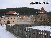 P01 [DEC-2011] Castelul din Lăzarea (Depresiunea Giurgeului) - Bastionul central şi Turnul din sud-est.