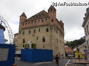 [P35] Lausanne - Le Château Sant-Marie şi statuia lui Jean Abraham Davel.  » foto by iulianic
 - 
<span class="allrVoted glyphicon glyphicon-heart hidden" id="av410840"></span>
<a class="m-l-10 hidden" id="sv410840" onclick="voting_Foto_DelVot(,410840,10638)" role="button">șterge vot <span class="glyphicon glyphicon-remove"></span></a>
<a id="v9410840" class=" c-red"  onclick="voting_Foto_SetVot(410840)" role="button"><span class="glyphicon glyphicon-heart-empty"></span> <b>LIKE</b> = Votează poza</a> <img class="hidden"  id="f410840W9" src="/imagini/loader.gif" border="0" /><span class="AjErrMes hidden" id="e410840ErM"></span>