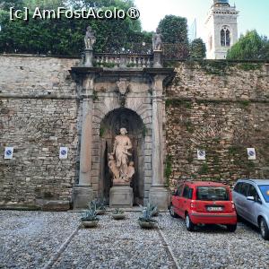 [P15] Bergamo, Città Alta, Piazza Terzi cu Statua dell'Architettura - Statuia Athitecturii » foto by mprofeanu
 - 
<span class="allrVoted glyphicon glyphicon-heart hidden" id="av1462783"></span>
<a class="m-l-10 hidden" id="sv1462783" onclick="voting_Foto_DelVot(,1462783,10639)" role="button">șterge vot <span class="glyphicon glyphicon-remove"></span></a>
<a id="v91462783" class=" c-red"  onclick="voting_Foto_SetVot(1462783)" role="button"><span class="glyphicon glyphicon-heart-empty"></span> <b>LIKE</b> = Votează poza</a> <img class="hidden"  id="f1462783W9" src="/imagini/loader.gif" border="0" /><span class="AjErrMes hidden" id="e1462783ErM"></span>