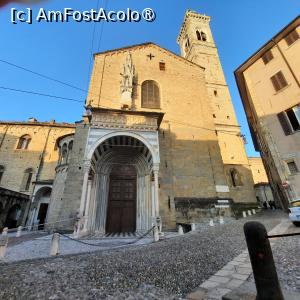 [P18] Bergamo, Città Alta, Piazza Rosate și Basilica di Santa Maria Maggiore văzută din lateral, cu Prothyrum pe latura sudică numit Leii Albi și Clopotnița » foto by mprofeanu
 - 
<span class="allrVoted glyphicon glyphicon-heart hidden" id="av1462786"></span>
<a class="m-l-10 hidden" id="sv1462786" onclick="voting_Foto_DelVot(,1462786,10639)" role="button">șterge vot <span class="glyphicon glyphicon-remove"></span></a>
<a id="v91462786" class=" c-red"  onclick="voting_Foto_SetVot(1462786)" role="button"><span class="glyphicon glyphicon-heart-empty"></span> <b>LIKE</b> = Votează poza</a> <img class="hidden"  id="f1462786W9" src="/imagini/loader.gif" border="0" /><span class="AjErrMes hidden" id="e1462786ErM"></span>