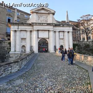 [P03] Bergamo, Città Alta, Porta di San Giacomo - Poarta Sfântul Iacob văzută din față » foto by mprofeanu
 - 
<span class="allrVoted glyphicon glyphicon-heart hidden" id="av1462771"></span>
<a class="m-l-10 hidden" id="sv1462771" onclick="voting_Foto_DelVot(,1462771,10639)" role="button">șterge vot <span class="glyphicon glyphicon-remove"></span></a>
<a id="v91462771" class=" c-red"  onclick="voting_Foto_SetVot(1462771)" role="button"><span class="glyphicon glyphicon-heart-empty"></span> <b>LIKE</b> = Votează poza</a> <img class="hidden"  id="f1462771W9" src="/imagini/loader.gif" border="0" /><span class="AjErrMes hidden" id="e1462771ErM"></span>