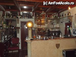 [P75] Restaurant Cafe Alexandar, Aranđelovac - barul » foto by Dragoș_MD
 - 
<span class="allrVoted glyphicon glyphicon-heart hidden" id="av612450"></span>
<a class="m-l-10 hidden" id="sv612450" onclick="voting_Foto_DelVot(,612450,10654)" role="button">șterge vot <span class="glyphicon glyphicon-remove"></span></a>
<a id="v9612450" class=" c-red"  onclick="voting_Foto_SetVot(612450)" role="button"><span class="glyphicon glyphicon-heart-empty"></span> <b>LIKE</b> = Votează poza</a> <img class="hidden"  id="f612450W9" src="/imagini/loader.gif" border="0" /><span class="AjErrMes hidden" id="e612450ErM"></span>