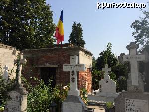 [P01] Locul de odihna vesnica al maiorului in rezerva Stefan Condeiu - cimitirul Sf. Vineri. Glorie eterna ostasilor romani care au luptat pentru pamantul stramosesc - poza 1.  » foto by ccondeiu
 - 
<span class="allrVoted glyphicon glyphicon-heart hidden" id="av577738"></span>
<a class="m-l-10 hidden" id="sv577738" onclick="voting_Foto_DelVot(,577738,10662)" role="button">șterge vot <span class="glyphicon glyphicon-remove"></span></a>
<a id="v9577738" class=" c-red"  onclick="voting_Foto_SetVot(577738)" role="button"><span class="glyphicon glyphicon-heart-empty"></span> <b>LIKE</b> = Votează poza</a> <img class="hidden"  id="f577738W9" src="/imagini/loader.gif" border="0" /><span class="AjErrMes hidden" id="e577738ErM"></span>