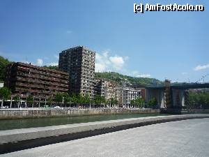 [P25] Bilbao, imagine din fata Muzeului Guggenheim » foto by cryss27
 - 
<span class="allrVoted glyphicon glyphicon-heart hidden" id="av386032"></span>
<a class="m-l-10 hidden" id="sv386032" onclick="voting_Foto_DelVot(,386032,10692)" role="button">șterge vot <span class="glyphicon glyphicon-remove"></span></a>
<a id="v9386032" class=" c-red"  onclick="voting_Foto_SetVot(386032)" role="button"><span class="glyphicon glyphicon-heart-empty"></span> <b>LIKE</b> = Votează poza</a> <img class="hidden"  id="f386032W9" src="/imagini/loader.gif" border="0" /><span class="AjErrMes hidden" id="e386032ErM"></span>