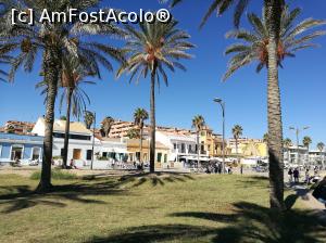 P01 [OCT-2017] Pe la noi prin cartier; cam asta vezi la intrarea în Alboraya de pe plajă; dincolo de palmieri, șirul de mâncătorii