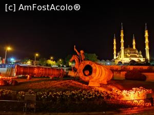 [P30] Edırne, centru - un monument istoric și Moscheea Selimiye pe fundal, frumos luminată » foto by crismis
 - 
<span class="allrVoted glyphicon glyphicon-heart hidden" id="av1099885"></span>
<a class="m-l-10 hidden" id="sv1099885" onclick="voting_Foto_DelVot(,1099885,10840)" role="button">șterge vot <span class="glyphicon glyphicon-remove"></span></a>
<a id="v91099885" class=" c-red"  onclick="voting_Foto_SetVot(1099885)" role="button"><span class="glyphicon glyphicon-heart-empty"></span> <b>LIKE</b> = Votează poza</a> <img class="hidden"  id="f1099885W9" src="/imagini/loader.gif" border="0" /><span class="AjErrMes hidden" id="e1099885ErM"></span>