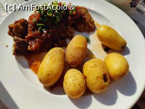 [P04] Metropol am Dom Cafe & Restaurant; chiftele cu ceapă caramelizată și cartofi » foto by crismis
 - 
<span class="allrVoted glyphicon glyphicon-heart hidden" id="av1530090"></span>
<a class="m-l-10 hidden" id="sv1530090" onclick="voting_Foto_DelVot(,1530090,10913)" role="button">șterge vot <span class="glyphicon glyphicon-remove"></span></a>
<a id="v91530090" class=" c-red"  onclick="voting_Foto_SetVot(1530090)" role="button"><span class="glyphicon glyphicon-heart-empty"></span> <b>LIKE</b> = Votează poza</a> <img class="hidden"  id="f1530090W9" src="/imagini/loader.gif" border="0" /><span class="AjErrMes hidden" id="e1530090ErM"></span>