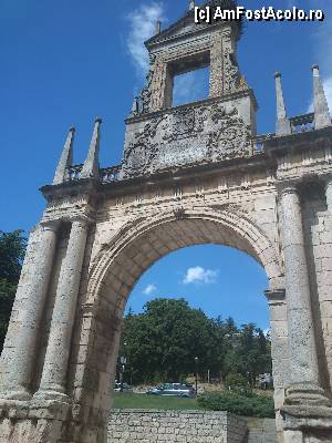 [P28] El Arco de Fernán González, la inceputul urcusului spre castel.  » foto by alinaro
 - 
<span class="allrVoted glyphicon glyphicon-heart hidden" id="av358769"></span>
<a class="m-l-10 hidden" id="sv358769" onclick="voting_Foto_DelVot(,358769,10921)" role="button">șterge vot <span class="glyphicon glyphicon-remove"></span></a>
<a id="v9358769" class=" c-red"  onclick="voting_Foto_SetVot(358769)" role="button"><span class="glyphicon glyphicon-heart-empty"></span> <b>LIKE</b> = Votează poza</a> <img class="hidden"  id="f358769W9" src="/imagini/loader.gif" border="0" /><span class="AjErrMes hidden" id="e358769ErM"></span>