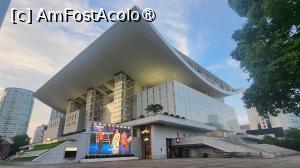 [P05] Marele Teatru din Shanghai este un palat de arta, splendid, proiectat de un prestigios arhitect francez si finalizat in 1998. Combina farmecul estului si vestului cu stilul sau original, cu acoperisul alb, curbat, asemanator unei coroane, care se inalta spre cer. De la deschiderea sa, Marele Teatru a pus in scena spectacole mari si evenimente, opere, musicaluri, balet, simfonii, concerte de muzica de camera, piese de teatru moderne si opere chinezesti. » foto by geani anto
 - 
<span class="allrVoted glyphicon glyphicon-heart hidden" id="av1506771"></span>
<a class="m-l-10 hidden" id="sv1506771" onclick="voting_Foto_DelVot(,1506771,11037)" role="button">șterge vot <span class="glyphicon glyphicon-remove"></span></a>
<a id="v91506771" class=" c-red"  onclick="voting_Foto_SetVot(1506771)" role="button"><span class="glyphicon glyphicon-heart-empty"></span> <b>LIKE</b> = Votează poza</a> <img class="hidden"  id="f1506771W9" src="/imagini/loader.gif" border="0" /><span class="AjErrMes hidden" id="e1506771ErM"></span>