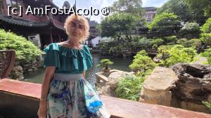 [P21] De-a lungul secolelor, gradina a fost deteriorata, reparata si schimbata, reflectand urcusurile si coborasurile istoriei proprii a Shanghai. In anul 1961 s-a deschis publicului, devenind un loc popular pentru vizitatori.

 » foto by geani anto
 - 
<span class="allrVoted glyphicon glyphicon-heart hidden" id="av1508426"></span>
<a class="m-l-10 hidden" id="sv1508426" onclick="voting_Foto_DelVot(,1508426,11037)" role="button">șterge vot <span class="glyphicon glyphicon-remove"></span></a>
<a id="v91508426" class=" c-red"  onclick="voting_Foto_SetVot(1508426)" role="button"><span class="glyphicon glyphicon-heart-empty"></span> <b>LIKE</b> = Votează poza</a> <img class="hidden"  id="f1508426W9" src="/imagini/loader.gif" border="0" /><span class="AjErrMes hidden" id="e1508426ErM"></span>