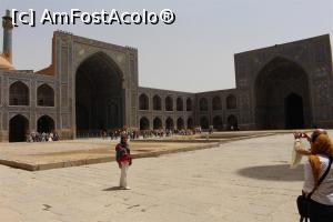 [P23] Isfahan, Moscheea Şahului, Curtea interioară şi Iwanul de pe latura vestică, cel din dreapta » foto by mprofeanu
 - 
<span class="allrVoted glyphicon glyphicon-heart hidden" id="av934206"></span>
<a class="m-l-10 hidden" id="sv934206" onclick="voting_Foto_DelVot(,934206,11142)" role="button">șterge vot <span class="glyphicon glyphicon-remove"></span></a>
<a id="v9934206" class=" c-red"  onclick="voting_Foto_SetVot(934206)" role="button"><span class="glyphicon glyphicon-heart-empty"></span> <b>LIKE</b> = Votează poza</a> <img class="hidden"  id="f934206W9" src="/imagini/loader.gif" border="0" /><span class="AjErrMes hidden" id="e934206ErM"></span>