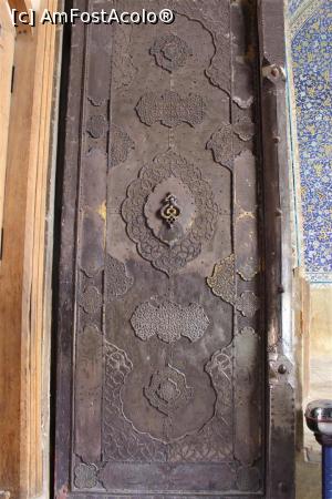 [P44] Isfahan, Moscheea Şahului, Poarta de intrare, renumită, placată cu aur şi argint » foto by mprofeanu
 - 
<span class="allrVoted glyphicon glyphicon-heart hidden" id="av934261"></span>
<a class="m-l-10 hidden" id="sv934261" onclick="voting_Foto_DelVot(,934261,11142)" role="button">șterge vot <span class="glyphicon glyphicon-remove"></span></a>
<a id="v9934261" class=" c-red"  onclick="voting_Foto_SetVot(934261)" role="button"><span class="glyphicon glyphicon-heart-empty"></span> <b>LIKE</b> = Votează poza</a> <img class="hidden"  id="f934261W9" src="/imagini/loader.gif" border="0" /><span class="AjErrMes hidden" id="e934261ErM"></span>