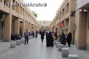 [P05] Isfahan, Spre Piaţa Imamului, erau multe astfel de alei cu magazine și cafenele » foto by mprofeanu
 - 
<span class="allrVoted glyphicon glyphicon-heart hidden" id="av934161"></span>
<a class="m-l-10 hidden" id="sv934161" onclick="voting_Foto_DelVot(,934161,11142)" role="button">șterge vot <span class="glyphicon glyphicon-remove"></span></a>
<a id="v9934161" class=" c-red"  onclick="voting_Foto_SetVot(934161)" role="button"><span class="glyphicon glyphicon-heart-empty"></span> <b>LIKE</b> = Votează poza</a> <img class="hidden"  id="f934161W9" src="/imagini/loader.gif" border="0" /><span class="AjErrMes hidden" id="e934161ErM"></span>