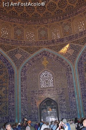 [P70] Isfahan, Moscheea Şeicului Lotfollah, interior cu aglomeraţie mare » foto by mprofeanu
 - 
<span class="allrVoted glyphicon glyphicon-heart hidden" id="av934325"></span>
<a class="m-l-10 hidden" id="sv934325" onclick="voting_Foto_DelVot(,934325,11142)" role="button">șterge vot <span class="glyphicon glyphicon-remove"></span></a>
<a id="v9934325" class=" c-red"  onclick="voting_Foto_SetVot(934325)" role="button"><span class="glyphicon glyphicon-heart-empty"></span> <b>LIKE</b> = Votează poza</a> <img class="hidden"  id="f934325W9" src="/imagini/loader.gif" border="0" /><span class="AjErrMes hidden" id="e934325ErM"></span>